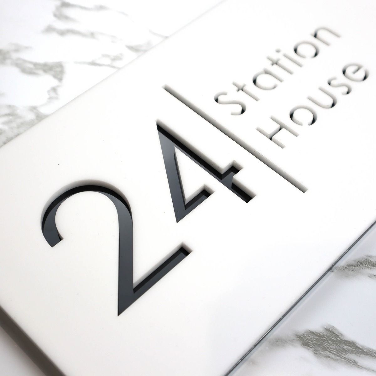 Door Sign , Acrylic Mirror Tech ----- Pristine White x Matt Black Mirror , Spanish Style